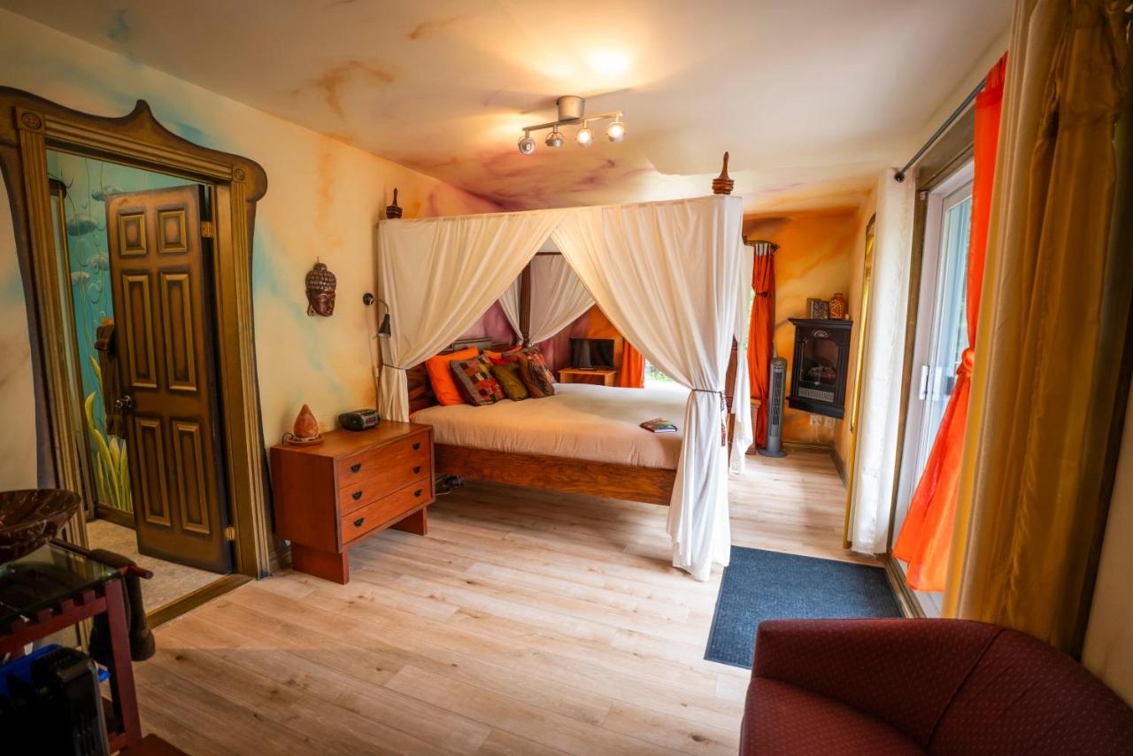 Zimmer mit Kingsize-Bett - Gartenblick