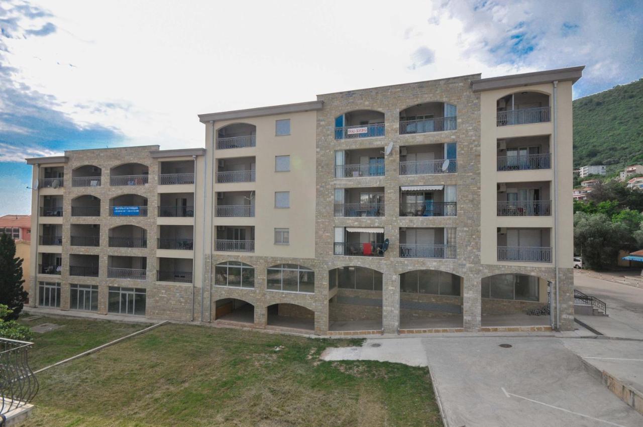 Seaside Apartments Petrovac - B&B