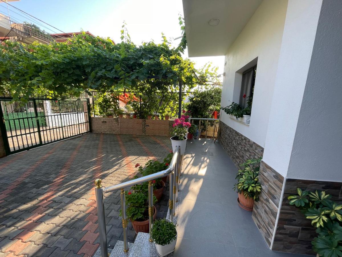 Klarisa Beach Apartment - B&B Golem