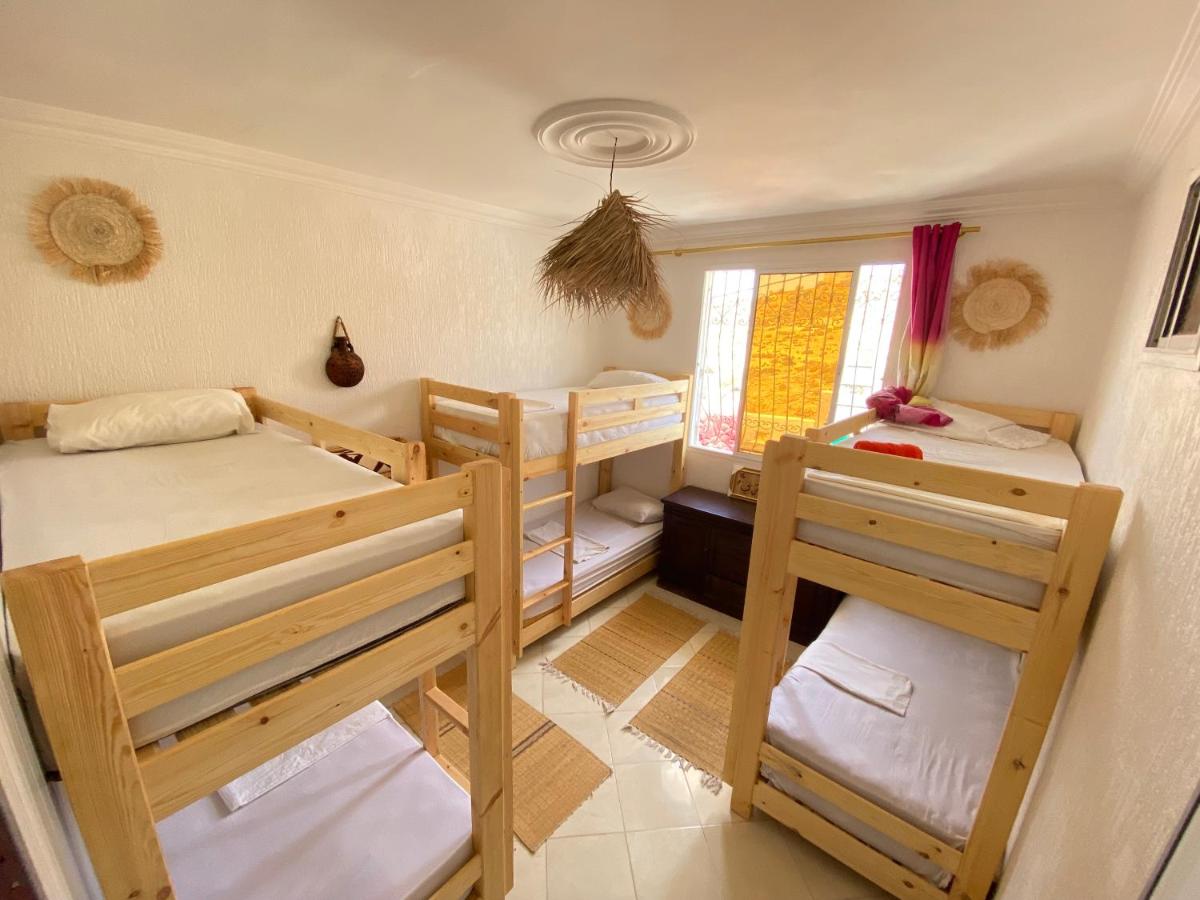 Dormitorio Femminile con 6 Letti