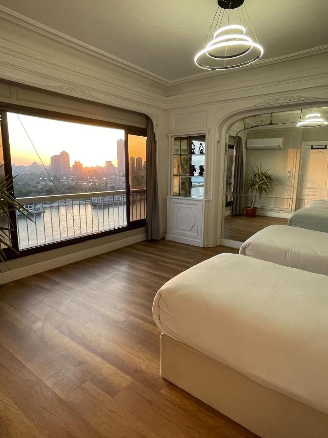 Stylish 3BR Apartment with Stunning Nile View - B&B Il Cairo