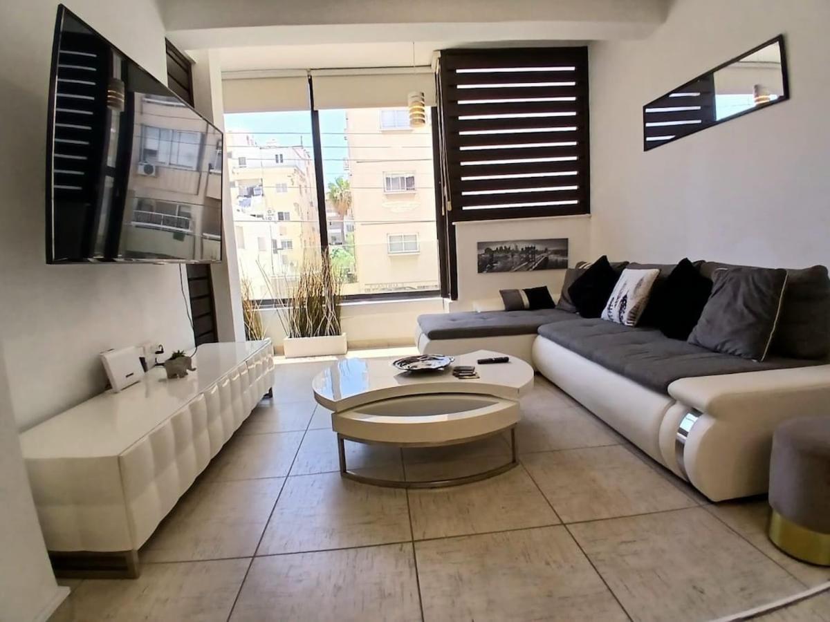 Spacious 2 Bedroom Apartment - B&B Larnaka