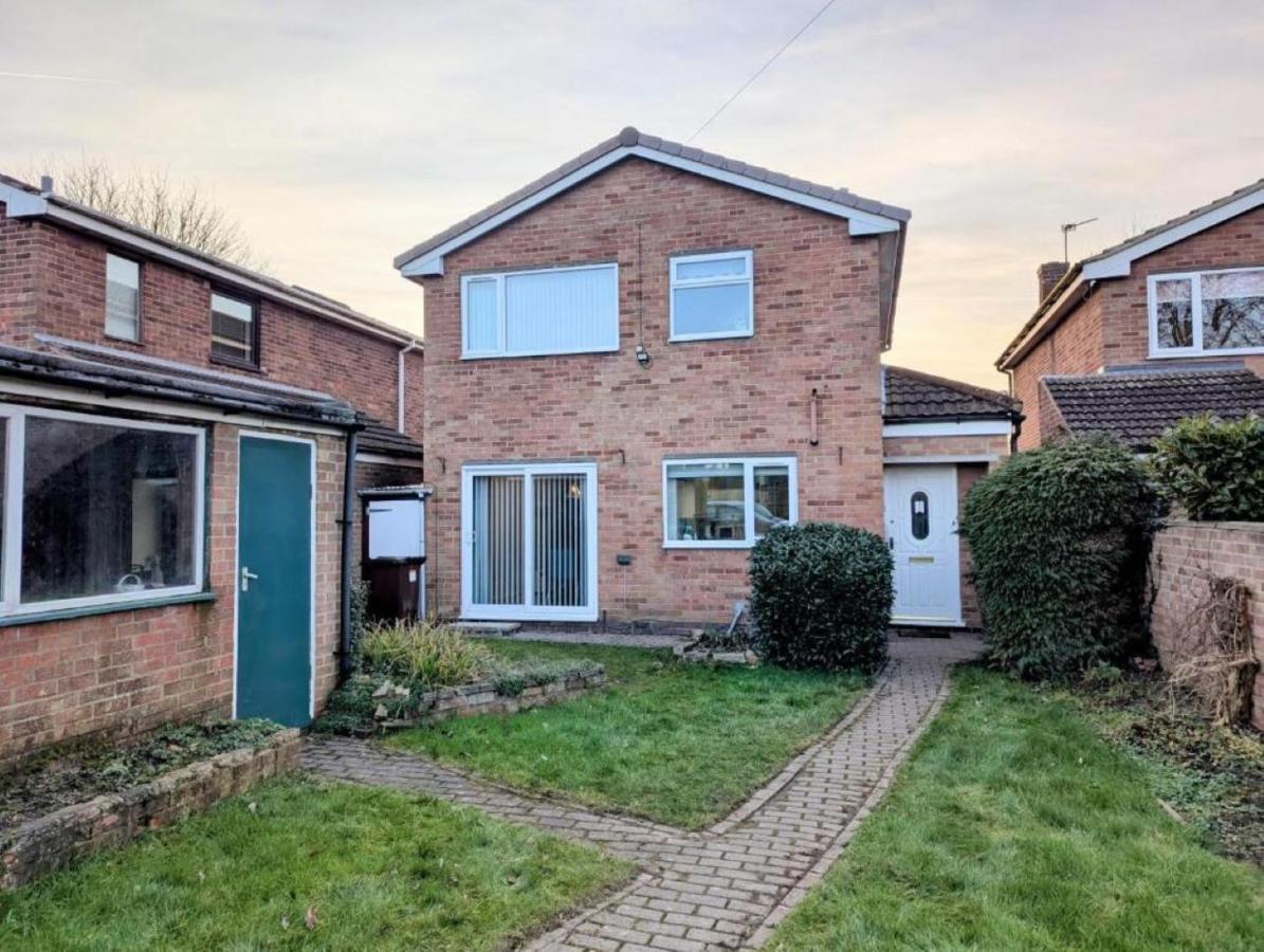 4Bed House with Garden & Parking, Perfect for Contractors - B&B