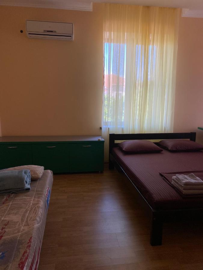 Dreibettzimmer mit Dusche