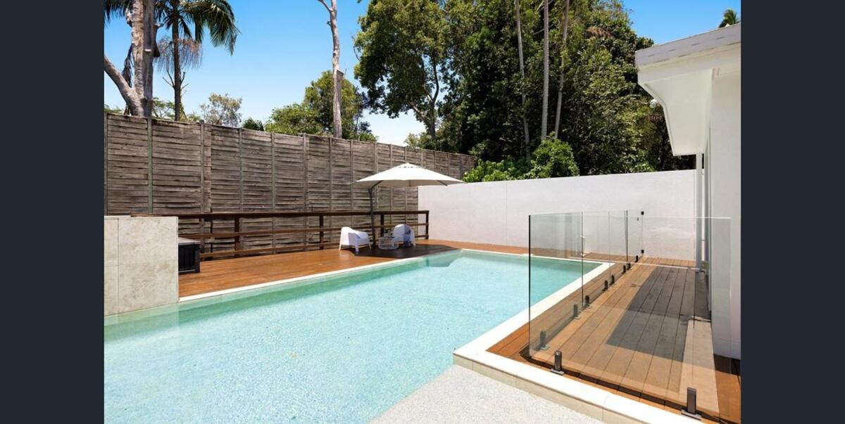 Lush Light Filled Escape with Pool Near Beach - B&B