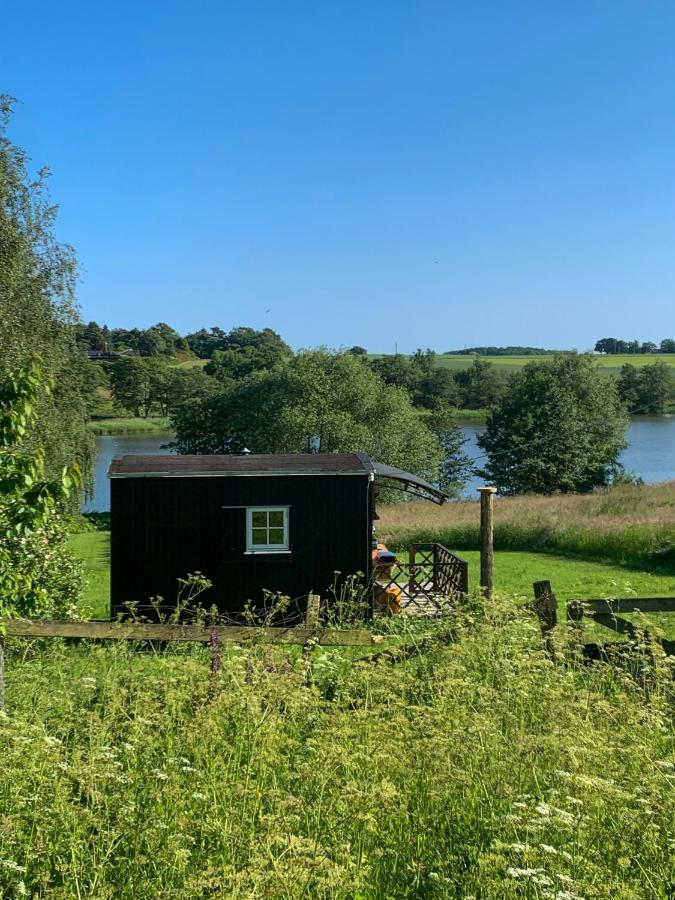 Wagon With View Over Lake Ollerup - B&B Vester-Skerninge