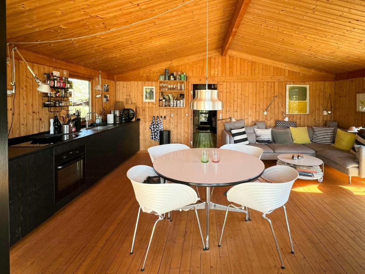Holiday Home With Wild Garden Near Tisvilde Beach - B&B Tisvilde