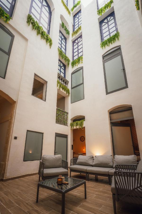 Iconic Palazzo Valletta - B&B