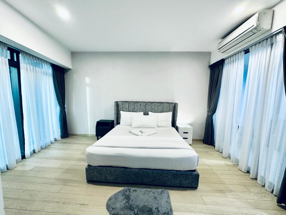 One-Bedroom Apartment with View