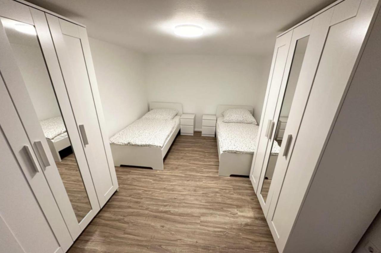 Work and Sleep Düsseldorf 6 Pers Bahnhofsnah Monteure und Gruppen D6 - Ferienwohnung Düsseldorf