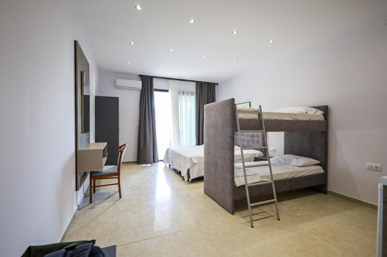 Sithonia Palace Apartments - B&B