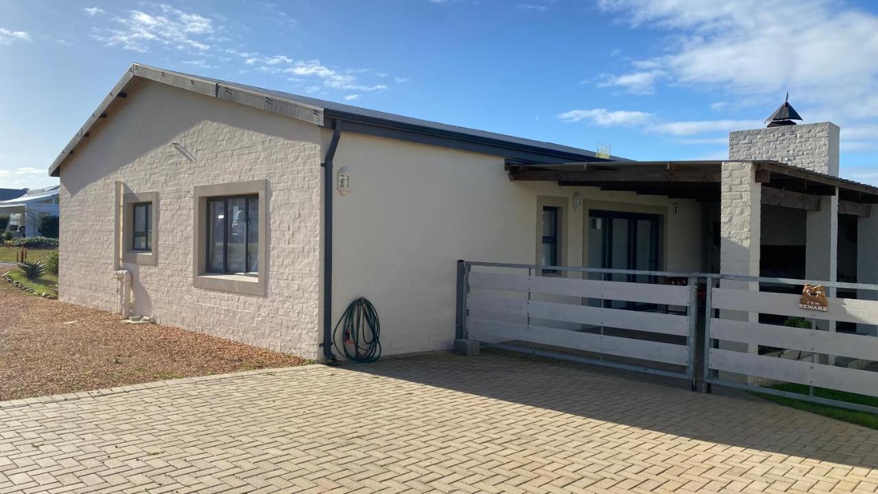 Fish & Go -Lovely cottage in gated Estate on river - B&B