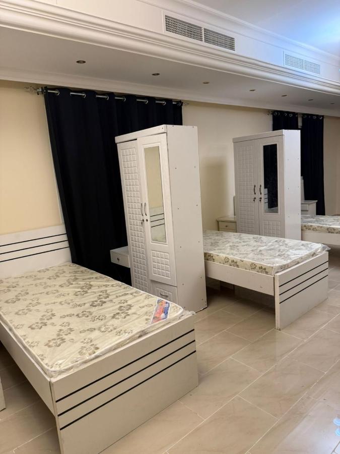 EXECUTIVE FEMALE SHARING BED SPACE near BUS STOP & CORNICHE - B&B