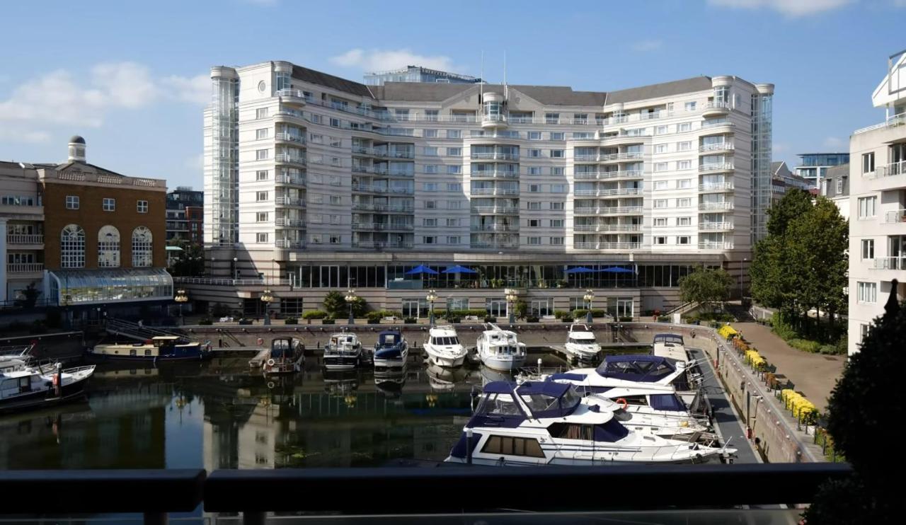 Waterfront Apartment in Chelsea Harbour - B&B London