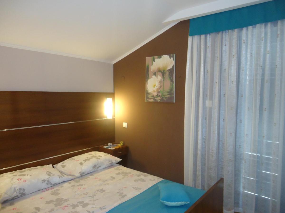 One-Bedroom Apartment with Balcony