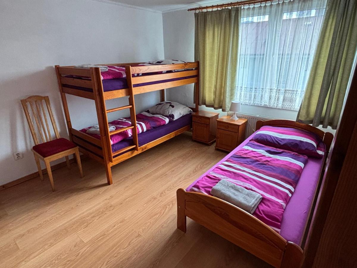 Dreibettzimmer mit eigenem Bad