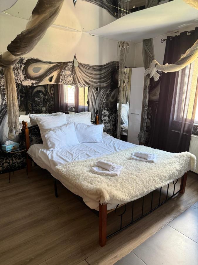 King Room with Spa Bath