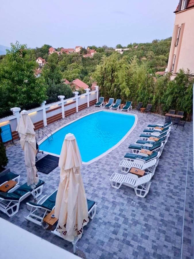 City view & pool apartment 2 - B&B