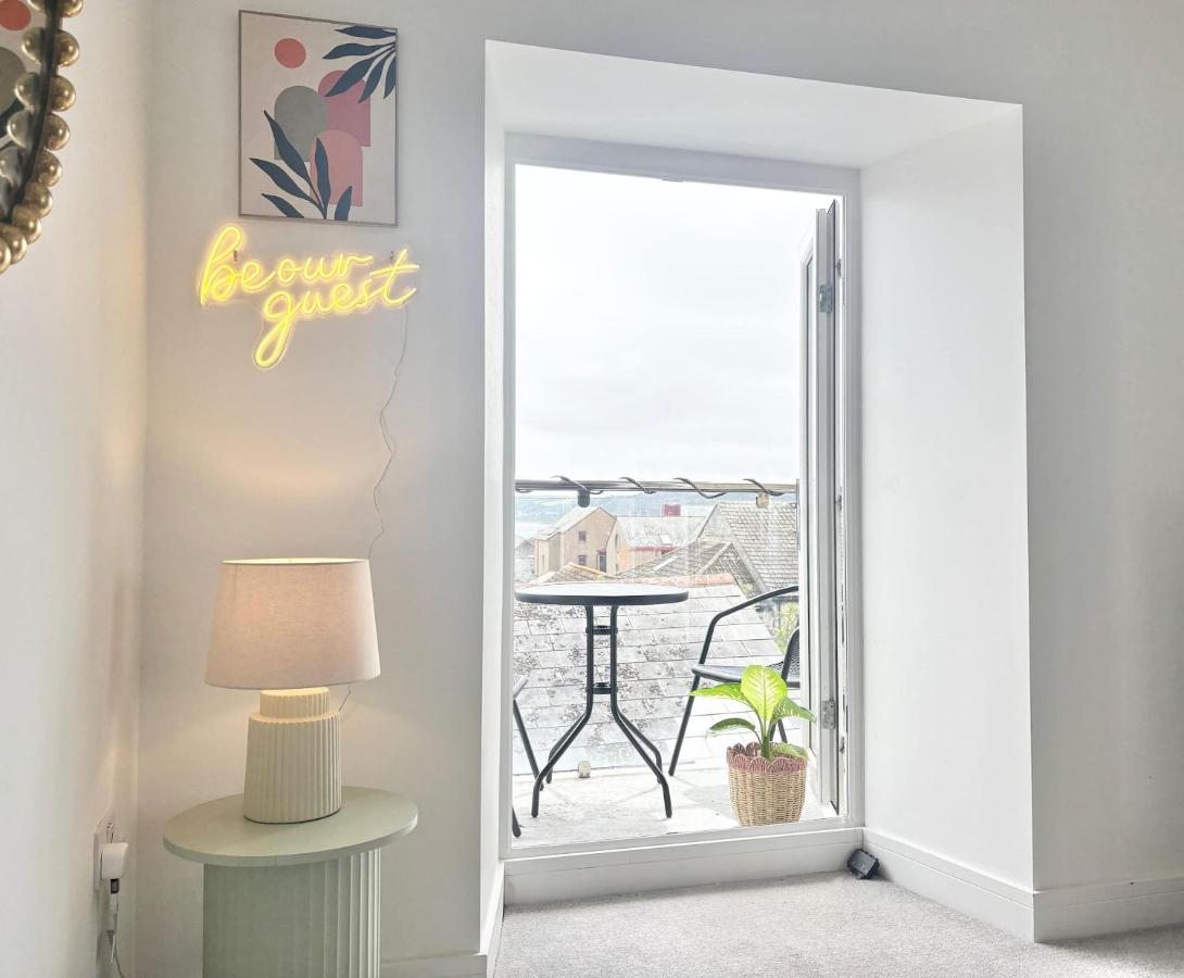 Stylish Penzance Apartment 2 Beds & Balcony - B&B Penzance