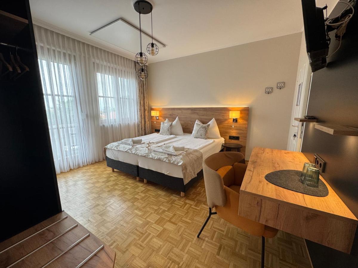 Doppelzimmer mit Balkon