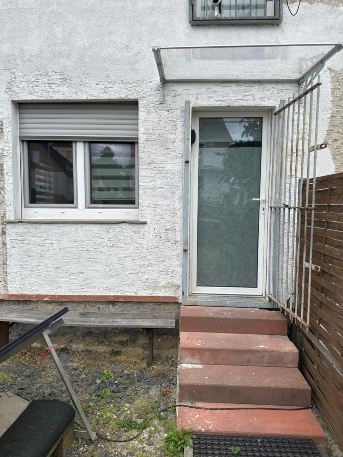 Holiday Apartment in Karben mit Parkplatz direkt vor der Wohnung-15min von Frankfurt, 25min bis Flughafen-self check in - B&B