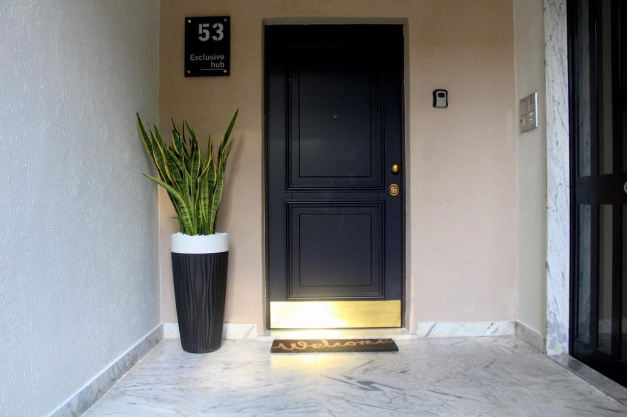 Exclusive Hub 53 - B&B