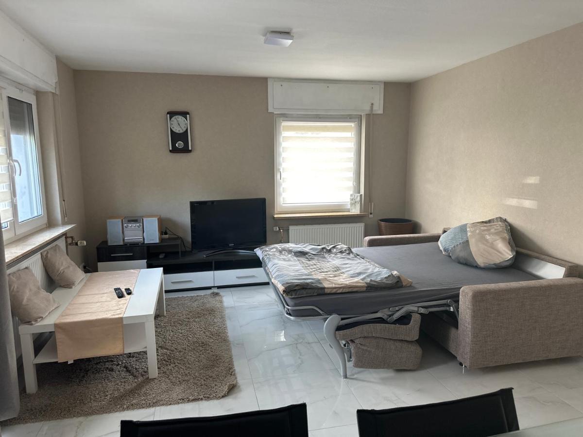 2 Zimmer Holiday Apartment in Karben mit Privatparkplatz-self Check in-15min bis Frankfurt-25min bis Flughafen - Chambres d'hôtes Karben