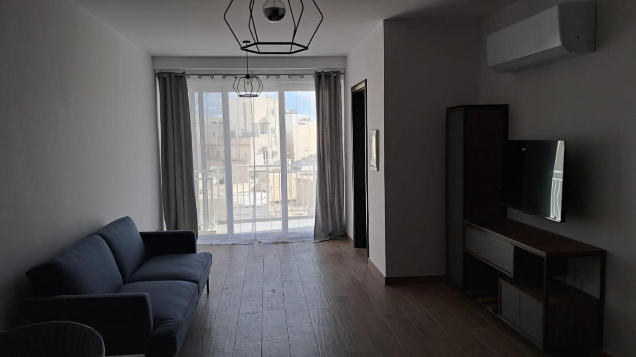 Gzira - Modern 3 bedroom Apartment - Side Seaview - B&B Il-Gżira