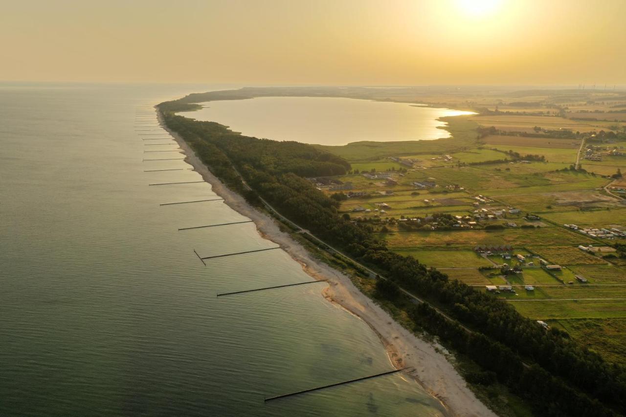 Krajobraz z Wiatrakami nad morzem i jeziorem Kopań - Chambres d’hôtes Darłowo