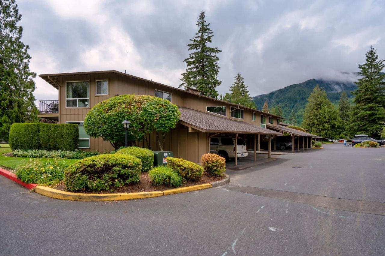 Mt Hood Village Condo - Cozy Retreat with Fireplace - B&B