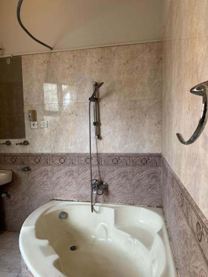 Arizona Lodge Guesthouse - B&B Islamabad
