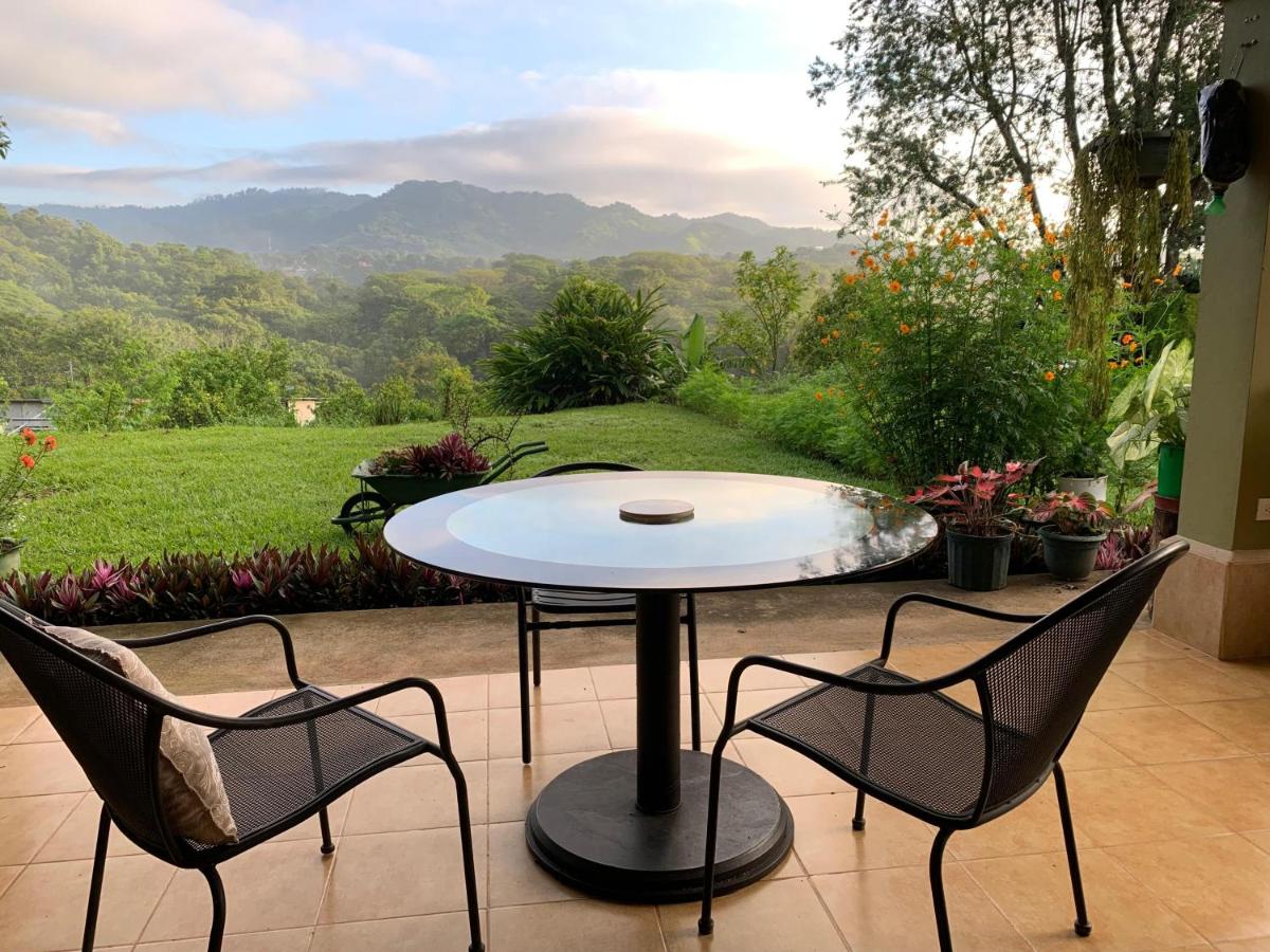 Caladium House - Nature Escape near SJO Airport - Bed and Breakfast Mercedes