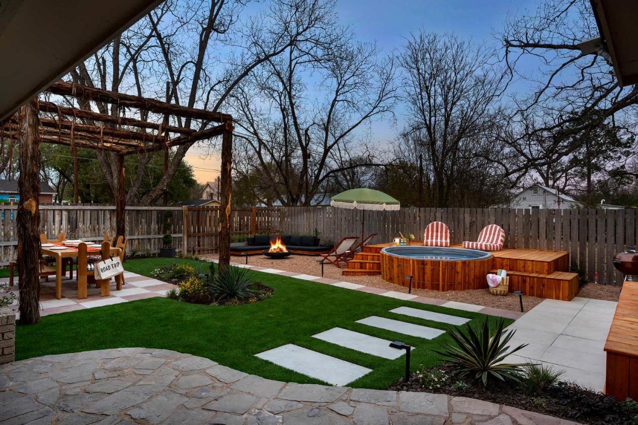 Close to Main Hot tub Cowboy Pool Fire Pit - Bed and Breakfast Fredericksburg