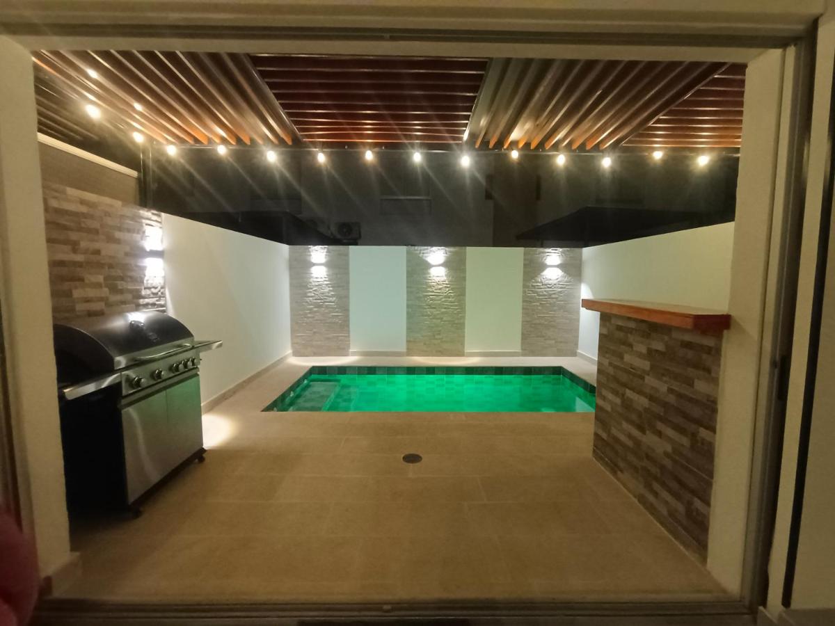 Espectacular casa, piscina privada- Ricaurte - B&B Ricaurte