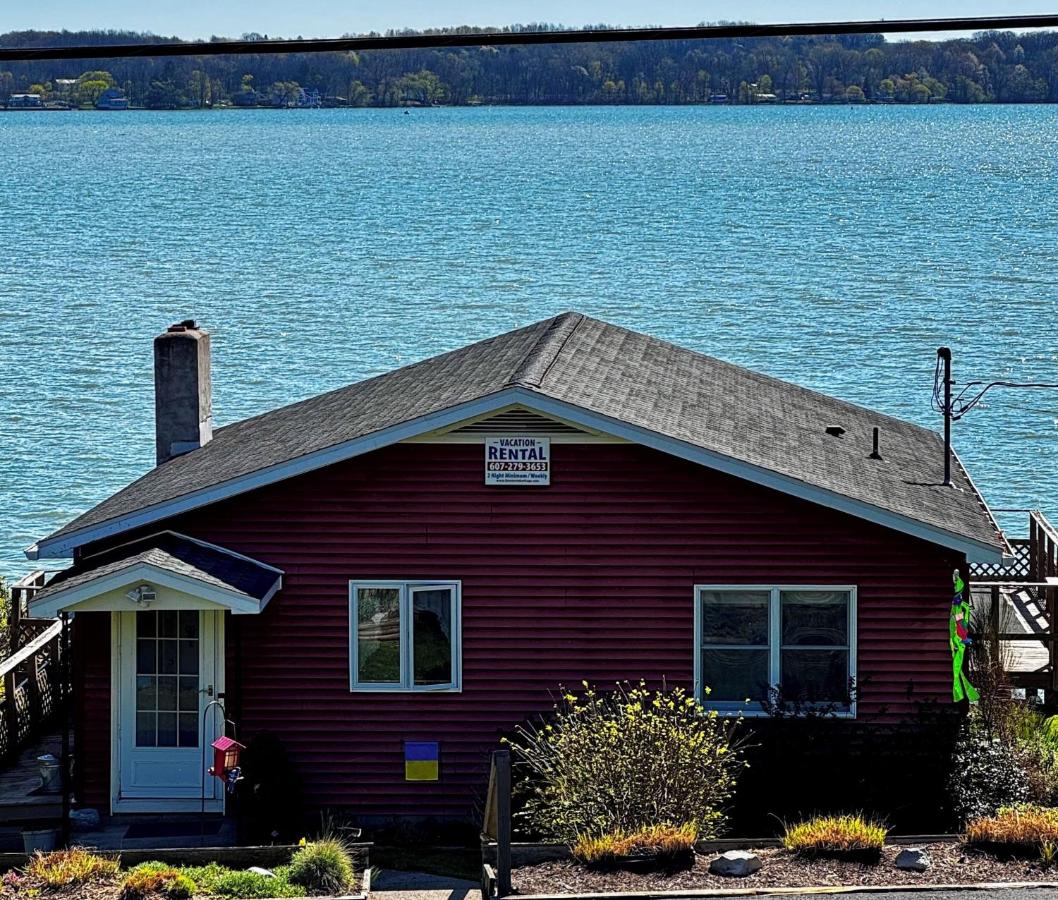 Forever Red Cottage on Cayuga Lake - B&B Seneca Falls