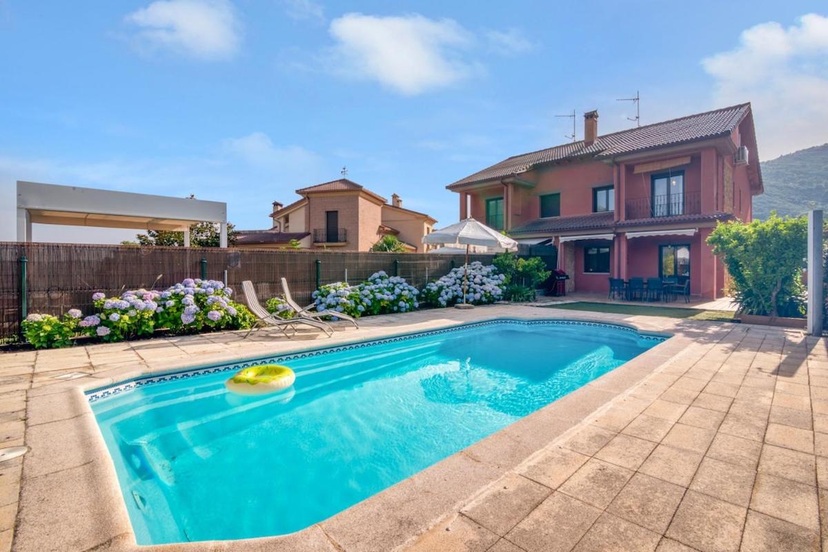 Casa Gredos , Piscina , Juegos , BBQ , Pozas , Relax - B&B Mombeltrán