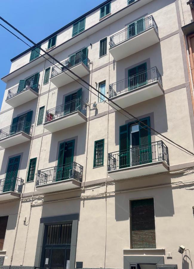 domus casa vacanze - B&B Napoli