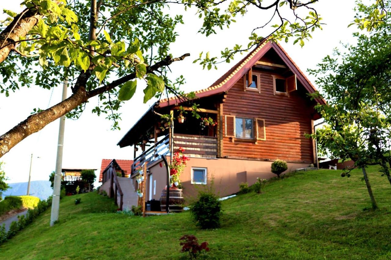 Wooden house Brezni - B&B
