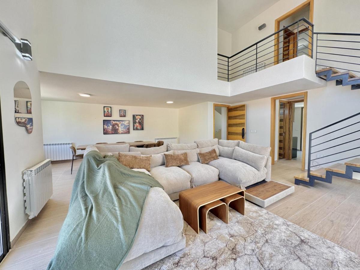 Sierra Faqra Duplex 3BR w Balcony - Bed and Breakfast Afqa