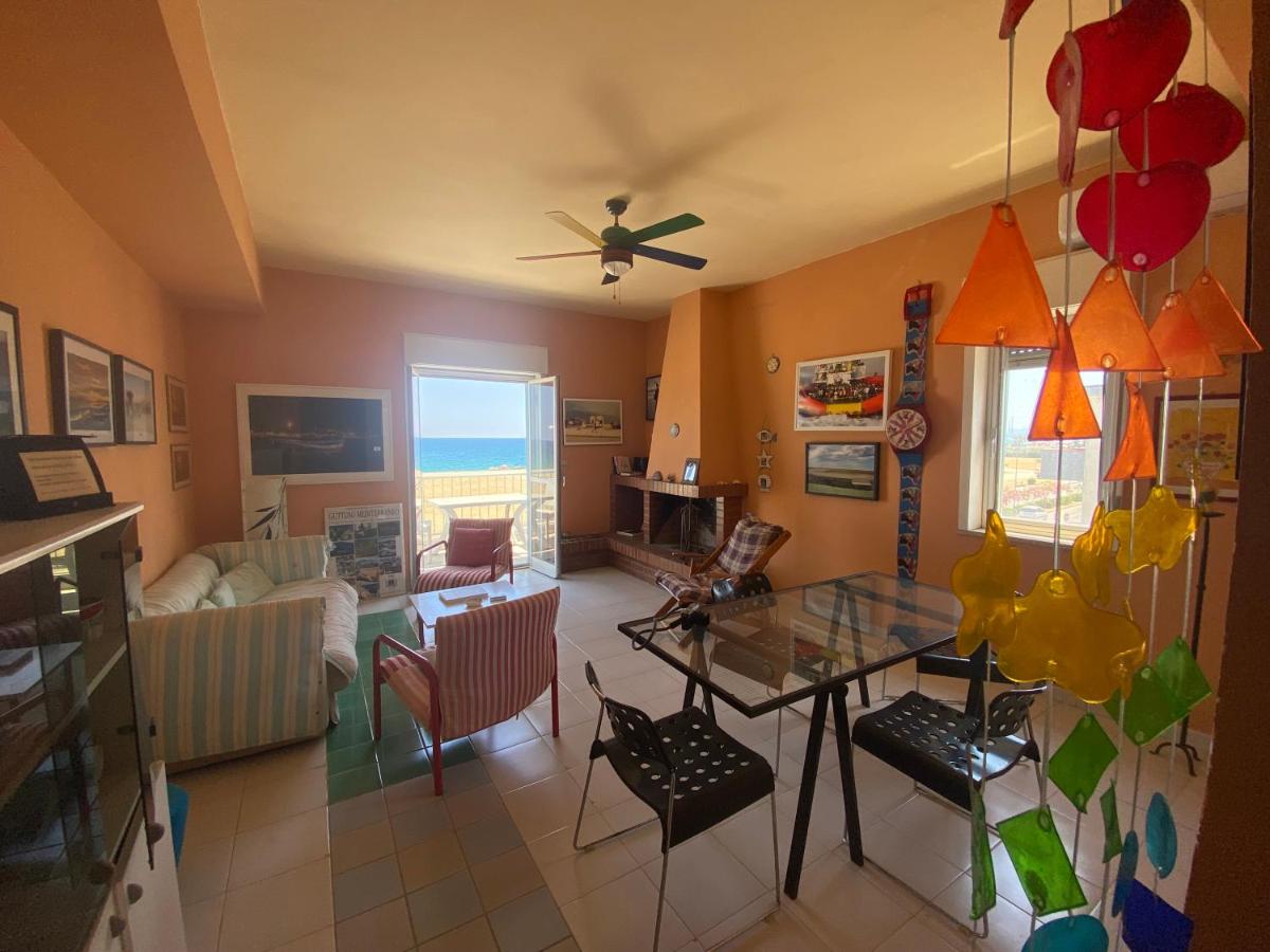 Rainbow Seafront Apartment - Bed and Breakfast Marina di Schiavonea
