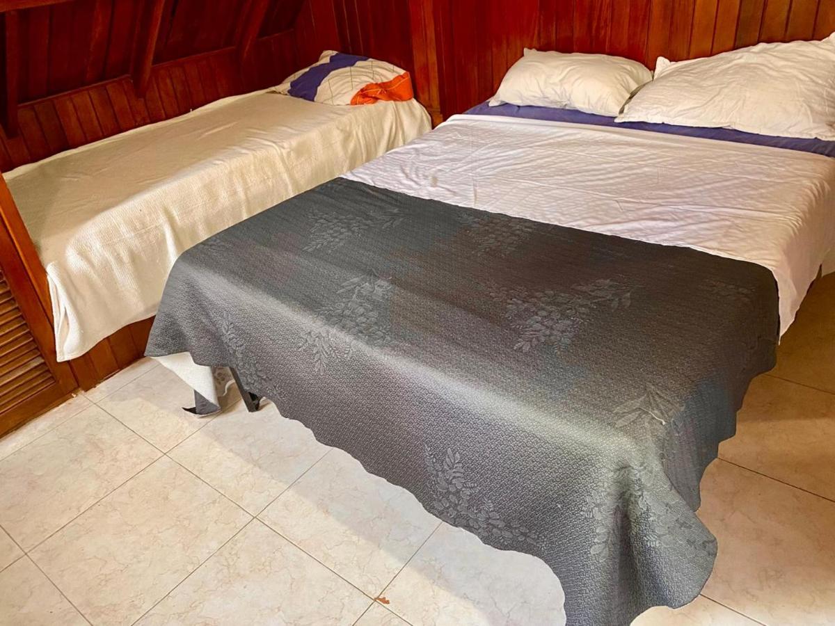 Tweepersoonskamer met Gedeelde Badkamer