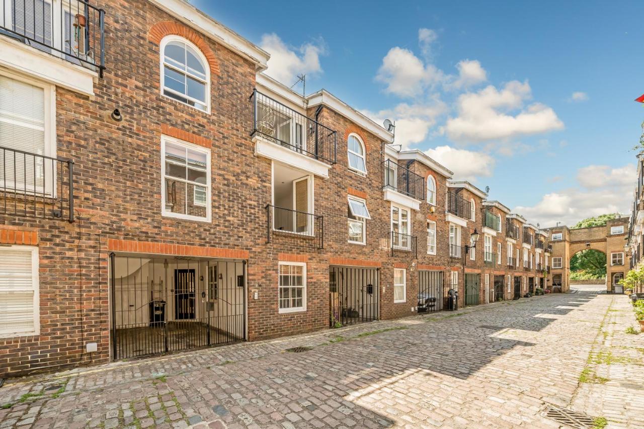 ELGIN MEWS NORTH beside Maida Vale tube and parking LONG TERM BOOKINGS - B&B