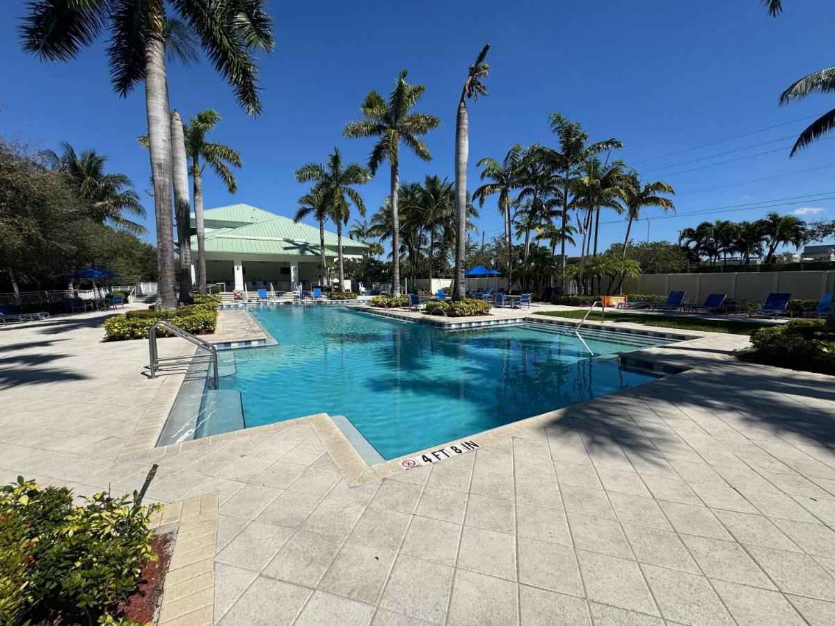 Exclusive Doral Villa with Luxury Amenities - Bed and Breakfast Miami