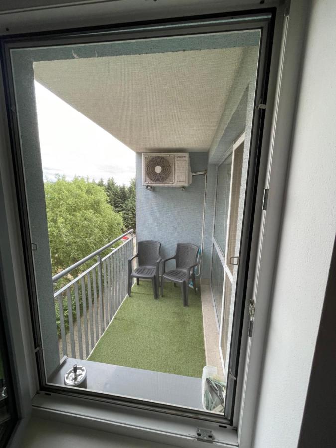 Modern 2-bedroom apartment with balcony - B&B