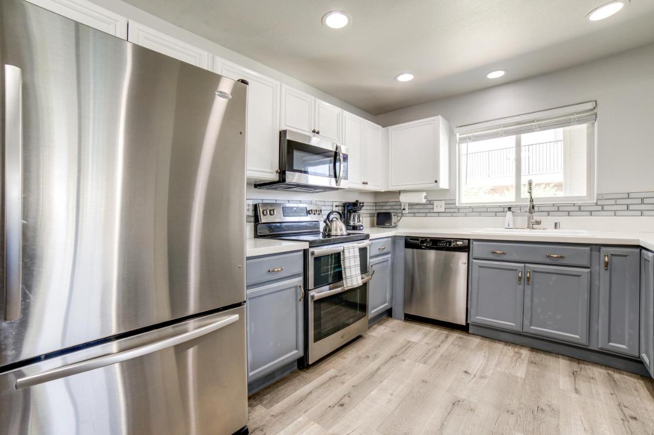 3 Mi to Dtwn: Gated Condo w/ Patio in Reno! - Chambres d'hôtes Reno