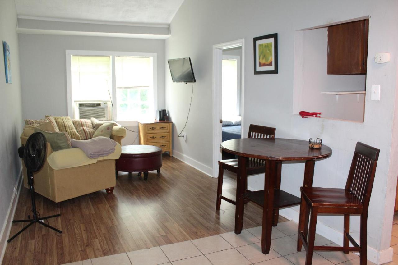 Historic Hill Apt1 - B&B Tuskegee