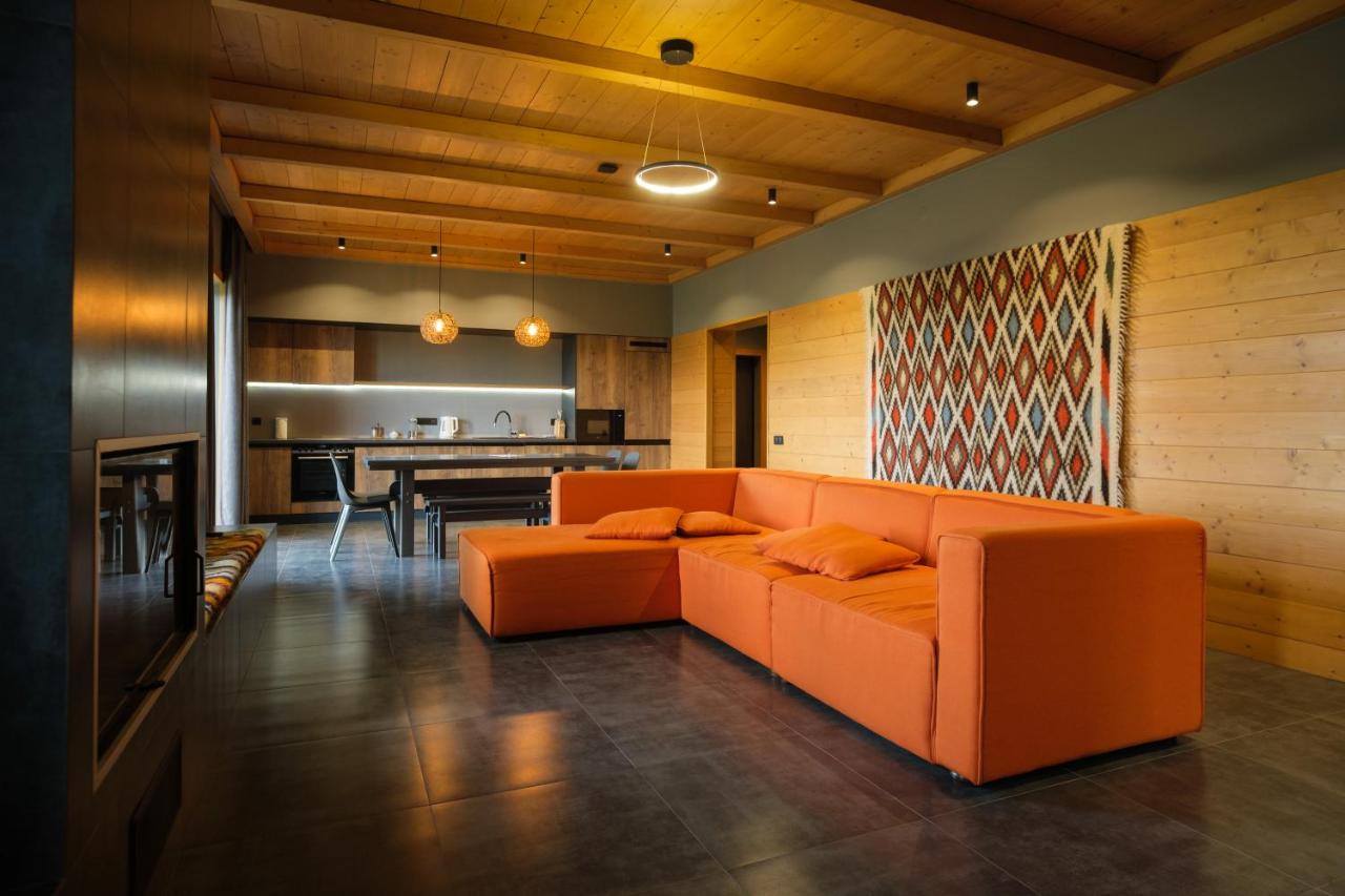 Three-Bedroom Apartment with Mountain View