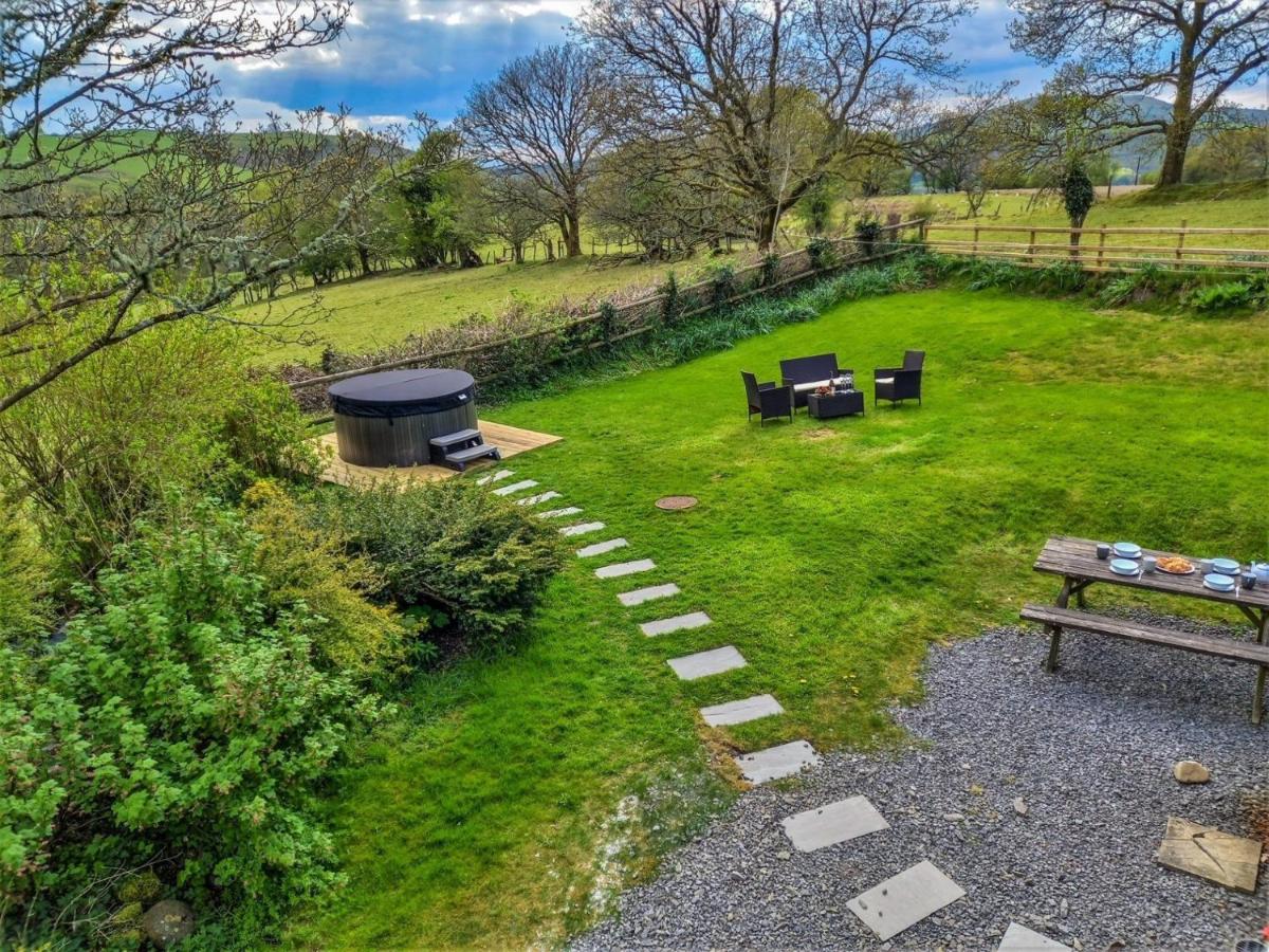 4 Bed in Llandovery 82440 - B&B
