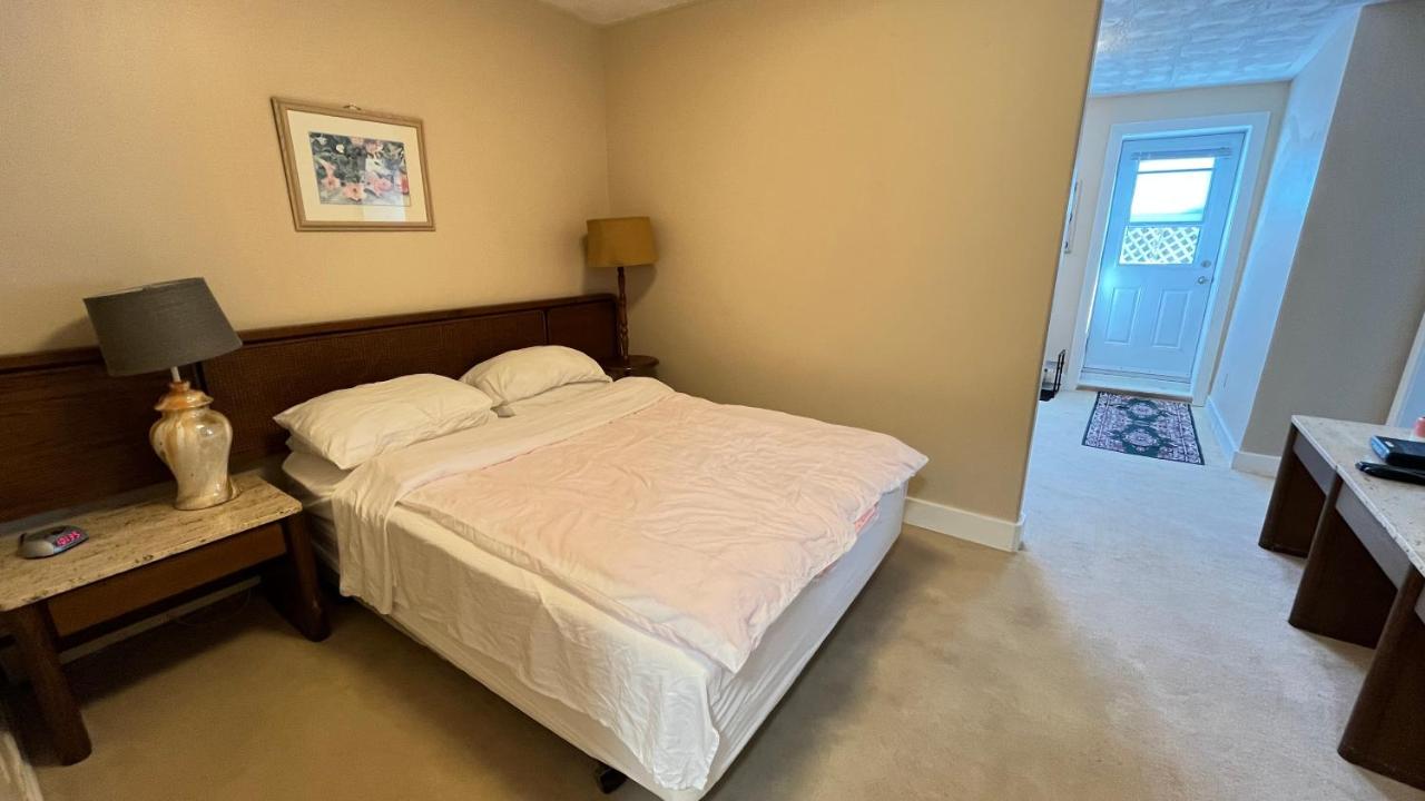 Deluxe Queen Suite
