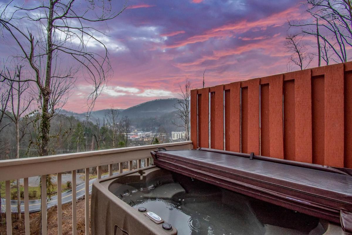Cozy dwntwn chalet with mtn view GSMNP near Aquarium - Ferienwohnung Gatlinburg